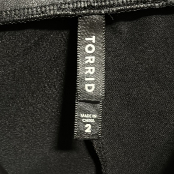 Torrid Faux Leather Lace Leggings Size 2 - Picture 4 of 5